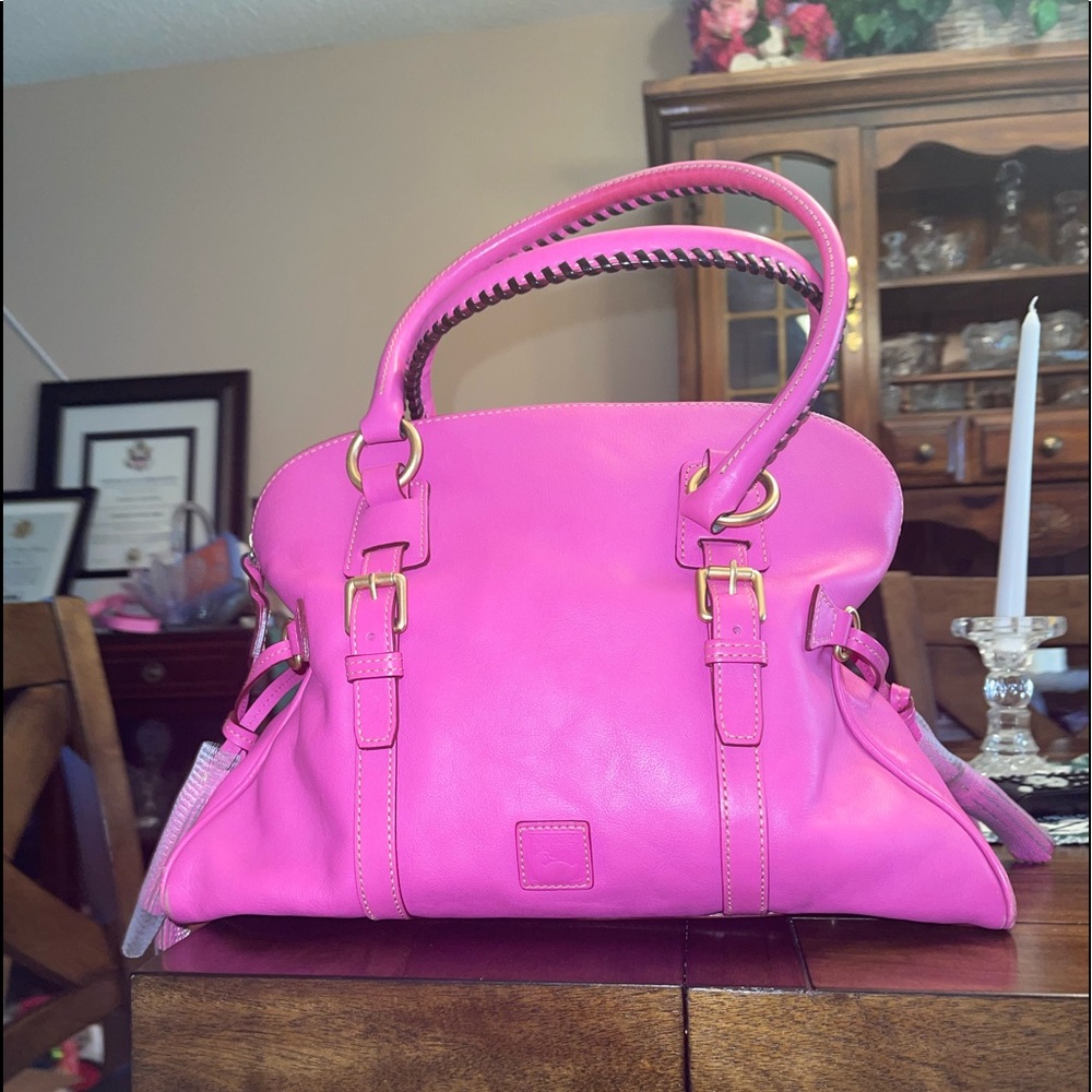👑🌷Dooney & Bourke Satchel🌷👑
